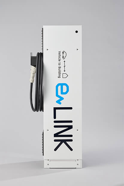 eLINK DC背面写真と充放電プラグ
