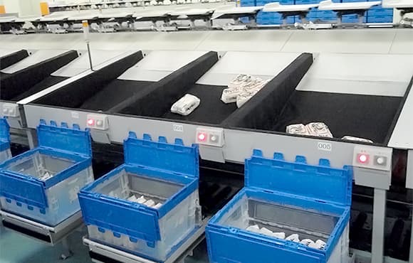 5℃の保冷倉庫内での仕分け作業をリニソートシステムで効率化