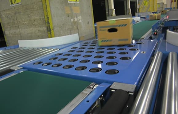 最大 9,000個/時の高速仕分けで宅配センターの作業効率を向上