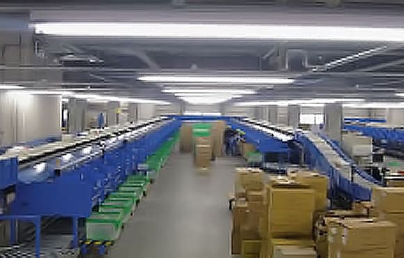 まとめ投入可能な設備で、仕分け能力向上と手作業削減に貢献